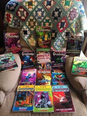 Goosebumps book lot (14 books)
